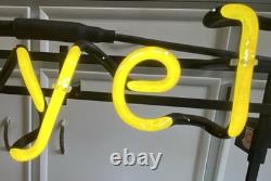 2002 Yellow Tail Wine Kangaroo Neon Style Store Display Sign Works