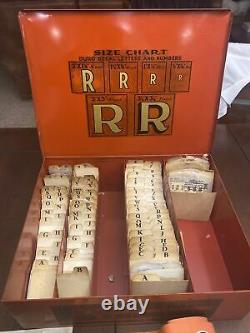 Vintage Duro Letter & Number Sign Maker Metal Store Display Box With Posters